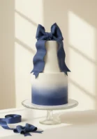 Tort z kokardą na prezent<br> Granatowy